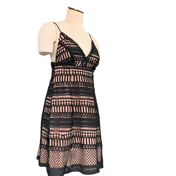 ASTR The Label Black Crochet Lace Sleeveless Strappy Back Dress Sz L #31M - Picture 5 of 10